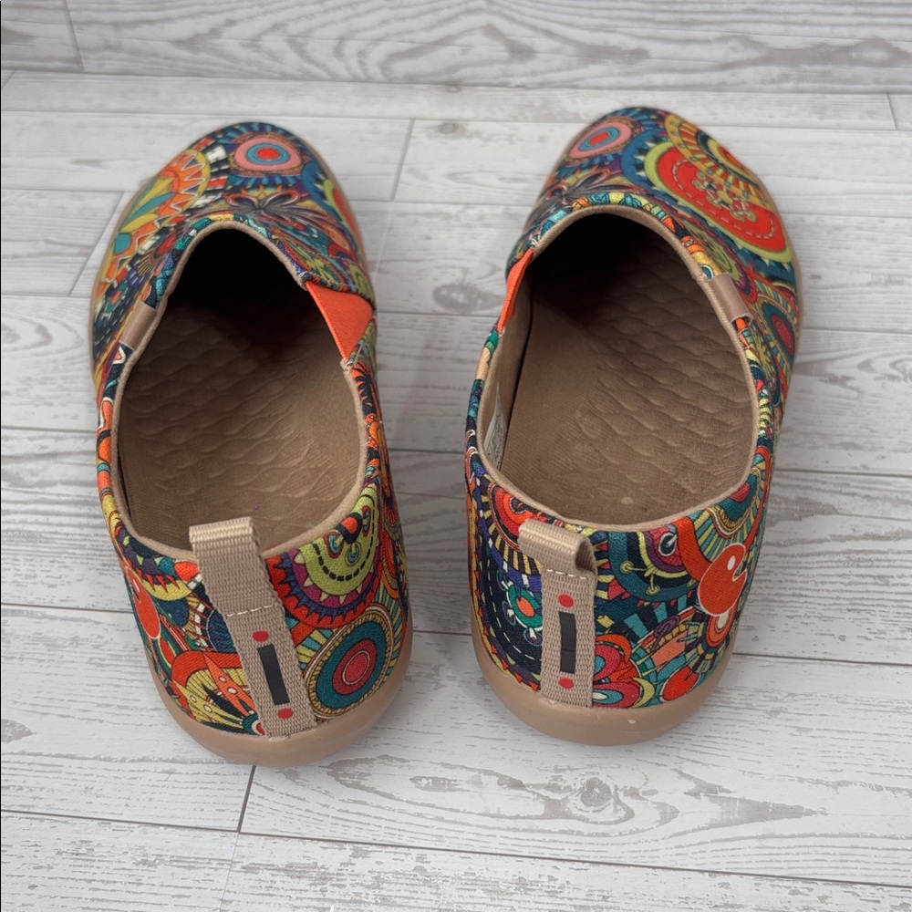 UIN shoes barely worn! Size 8 - Picture 5 of 6